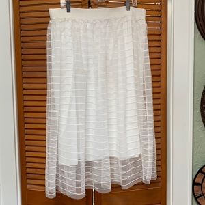 Metro Wear Skirt, Size 2X, White Lace with White Lining, Elastic Waist,